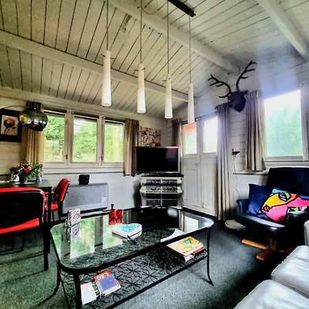 Chalet Op Een Rustig Park In De Natuur Putten Exteriör bild