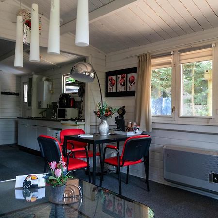 Chalet Op Een Rustig Park In De Natuur Putten Exteriör bild