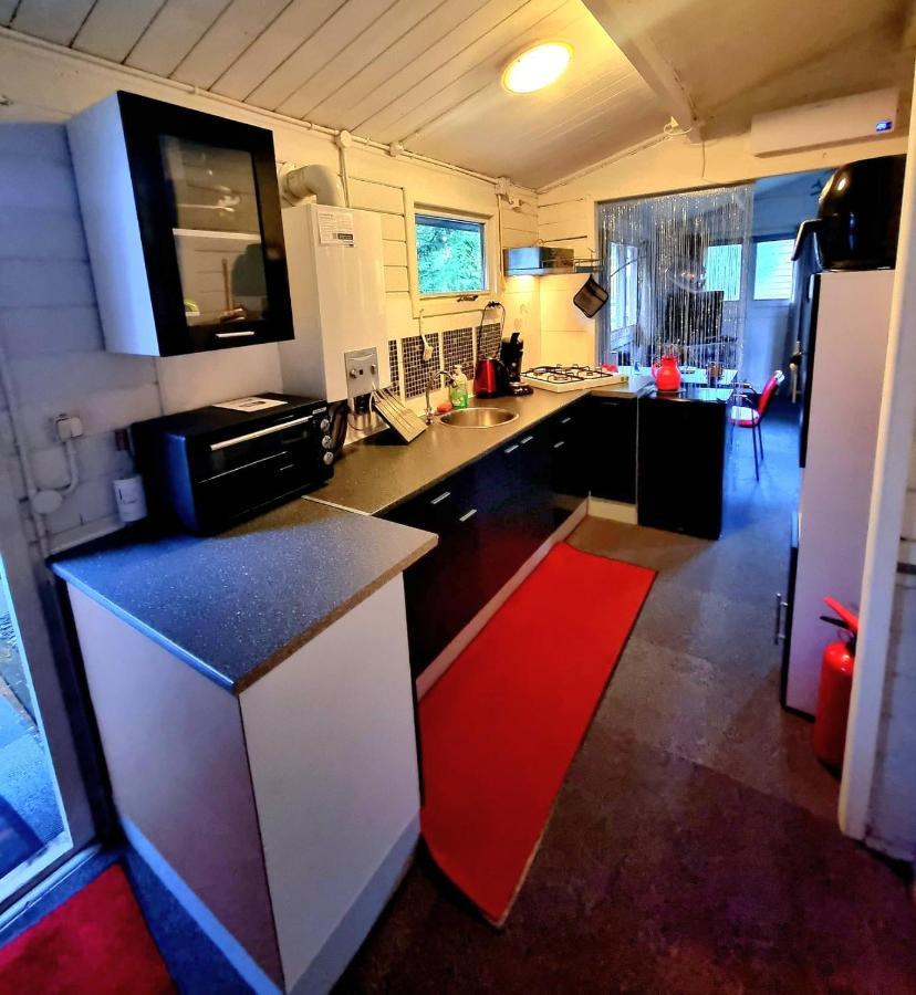 Chalet Op Een Rustig Park In De Natuur Putten Exteriör bild