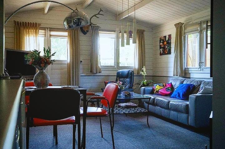 Chalet Op Een Rustig Park In De Natuur Putten Exteriör bild