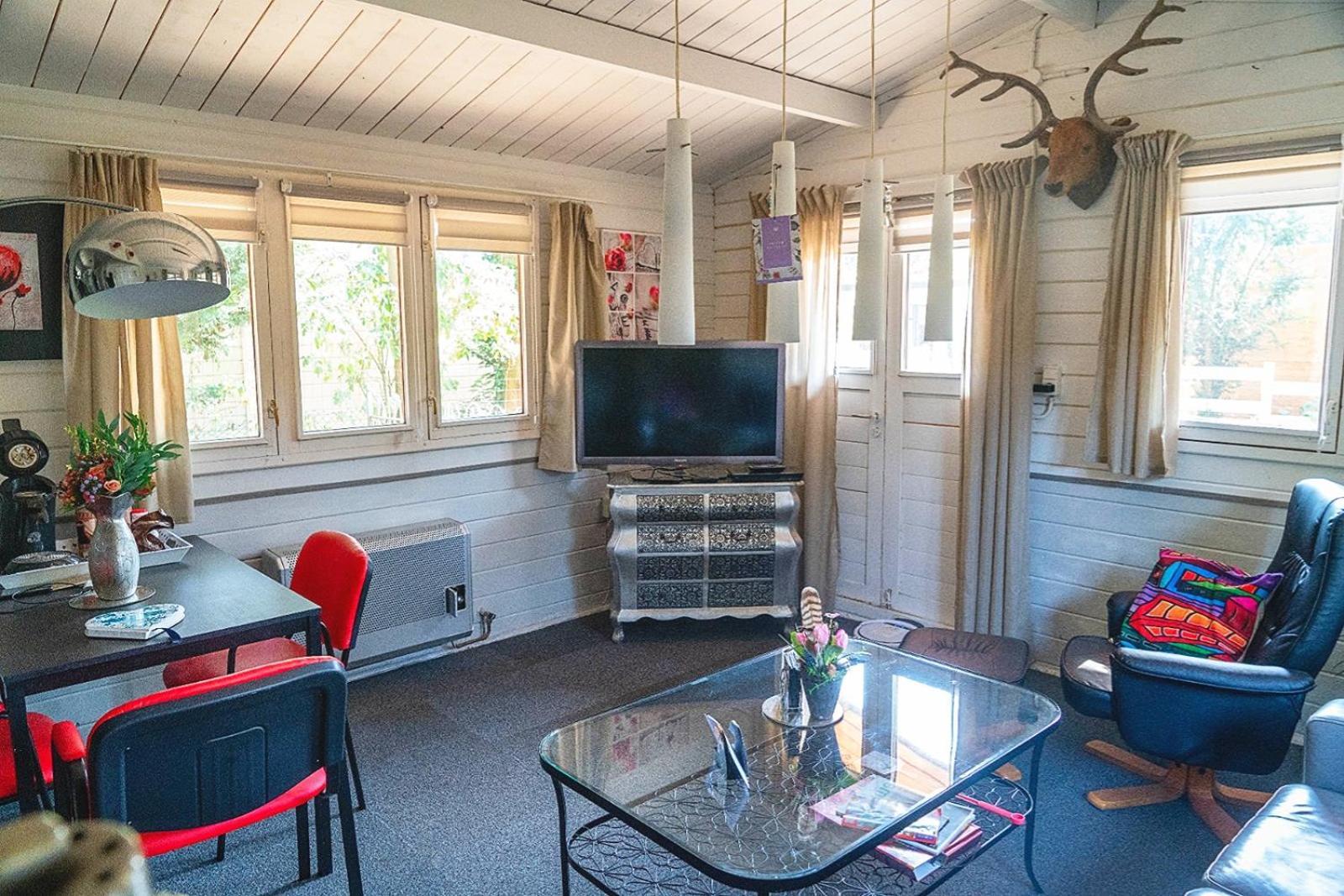 Chalet Op Een Rustig Park In De Natuur Putten Exteriör bild
